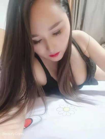 昨天双飞爆乳姐妹花，水多MM大，默契配合！